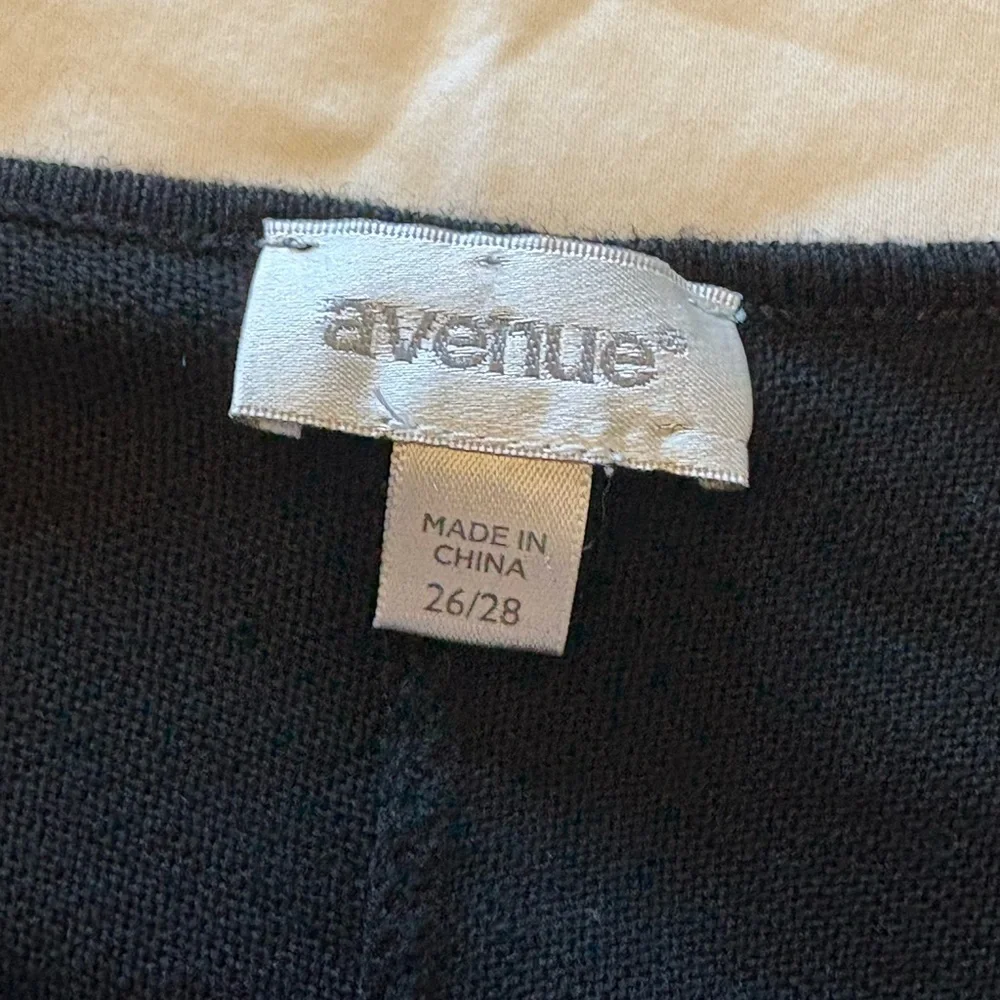 Avenue Plus Size 26/28 Black Tan Chevron Knit Top V Neck - Picture 4 of 7